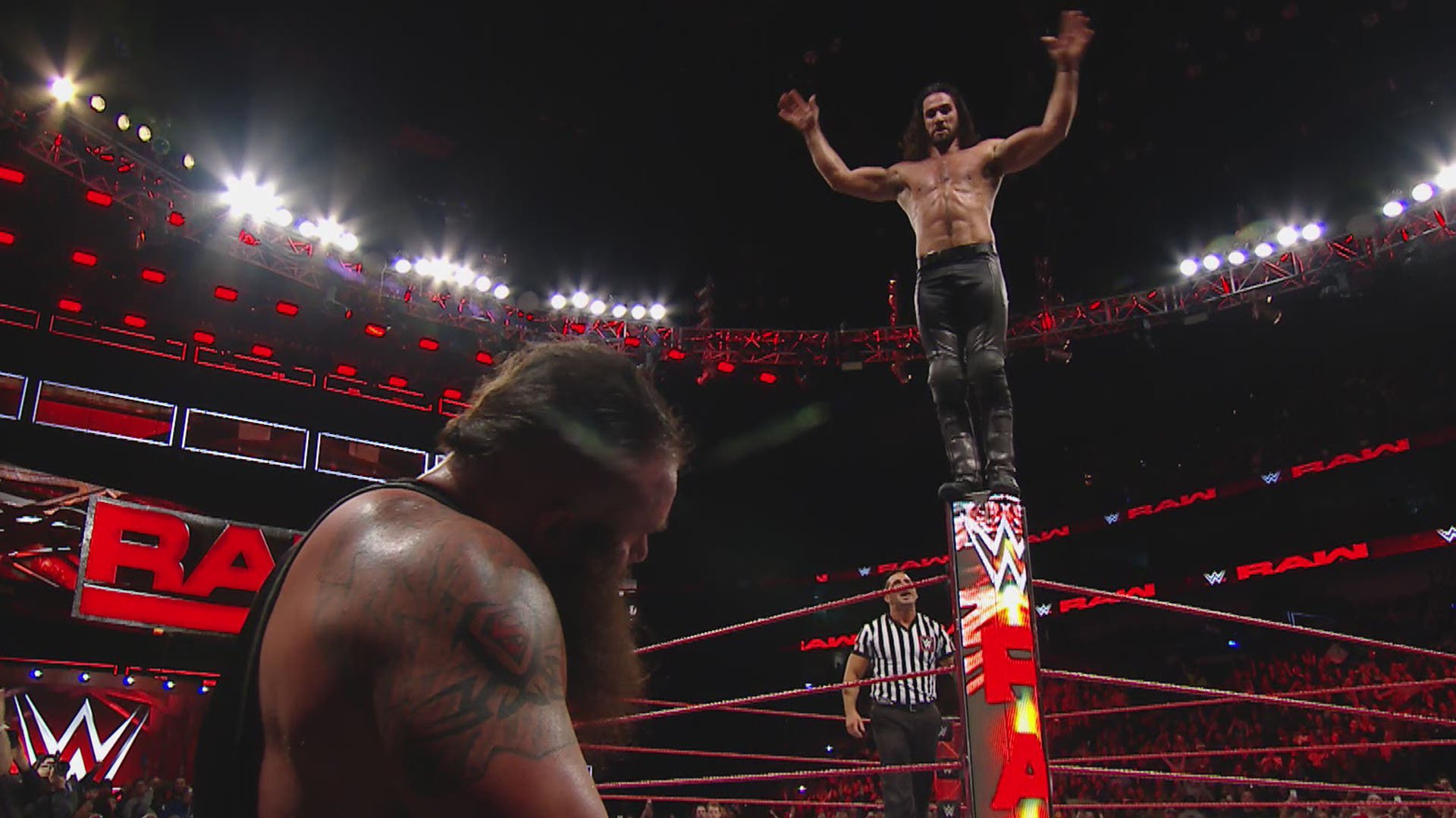 Seth Rollins Vs Braun Strowman Ended In A Double Count Out Wwe