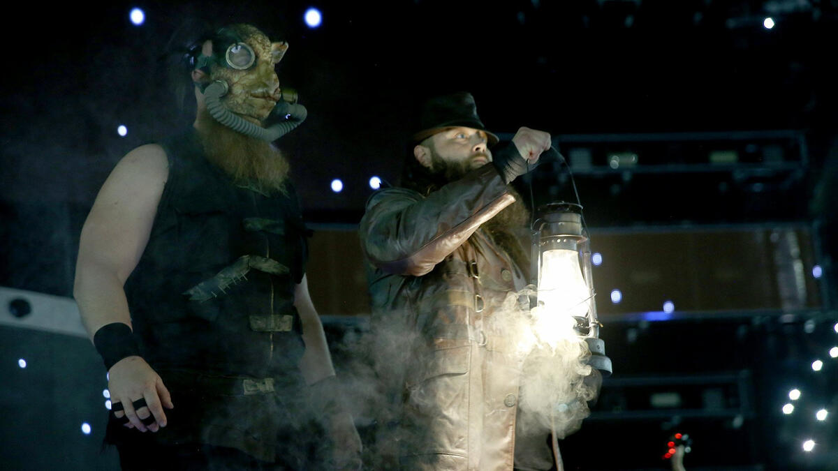 Bray Wyatt heads to the ring with Erick Rowan, who made his return to SmackDown LIVE.