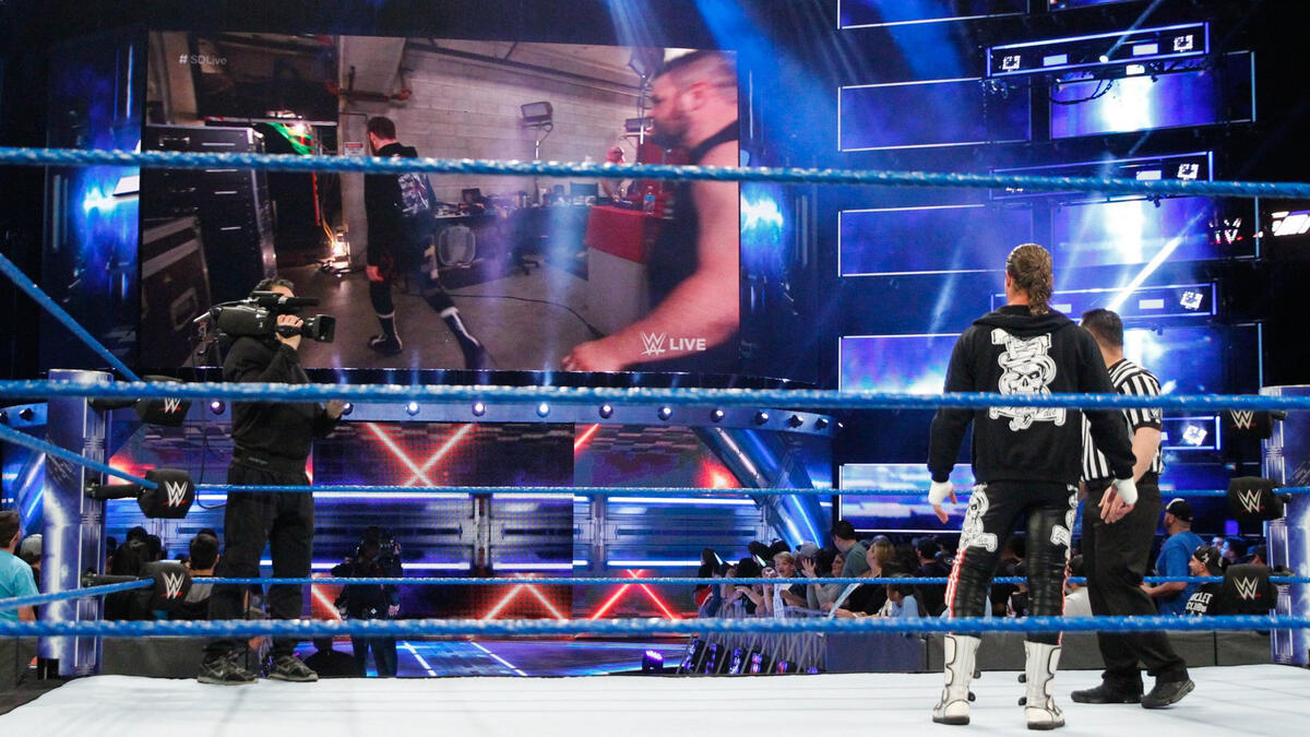 As Ziggler waits in the ring, Kevin Owens & Sami Zayn jump The Lone Wolf!