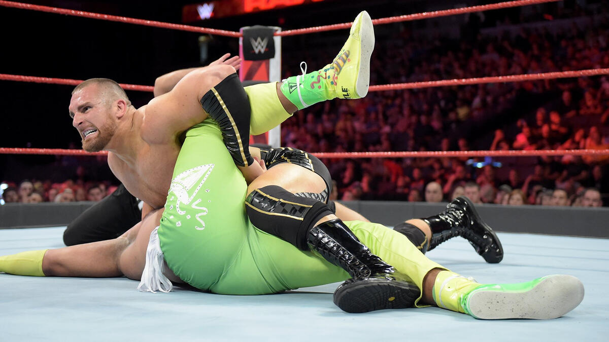 No Way Jose Vs Mojo Rawley Photos WWE