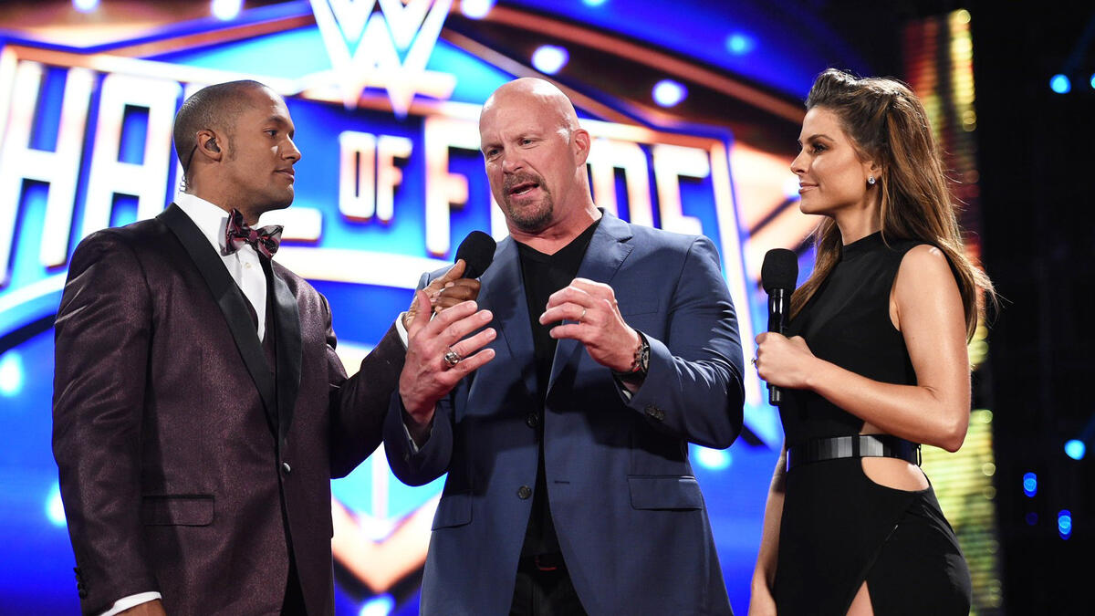 The WWE Universe hits the WWE Hall of Fame Red Carpet