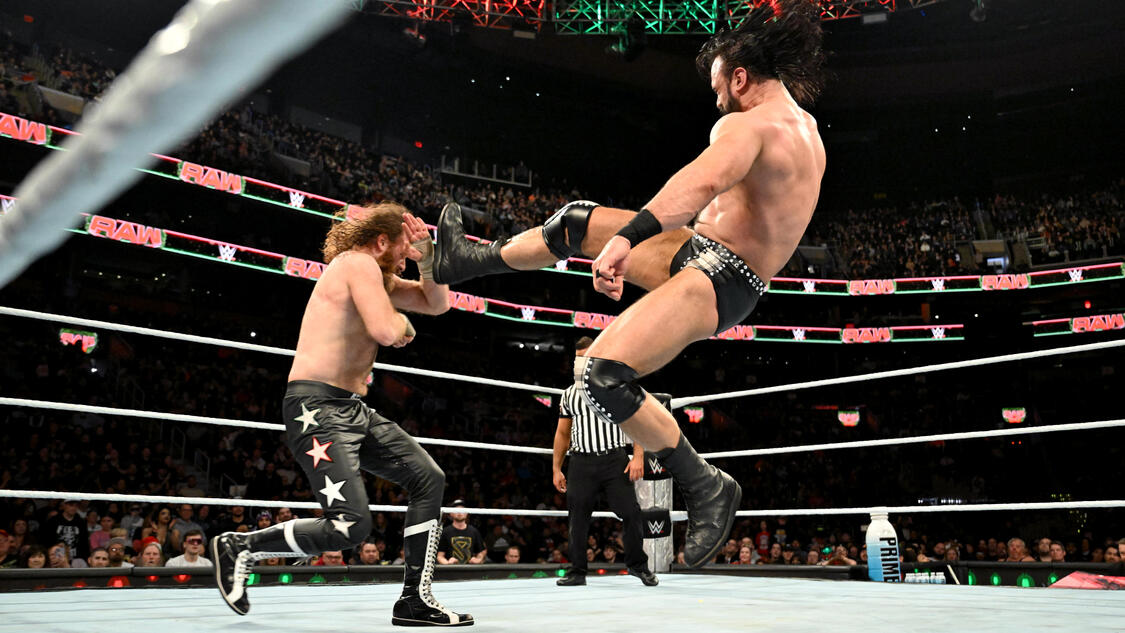 FULL MATCH: Drew McIntyre conquers an injured Sami Zayn: Raw highlights, Dec. 23, 2024