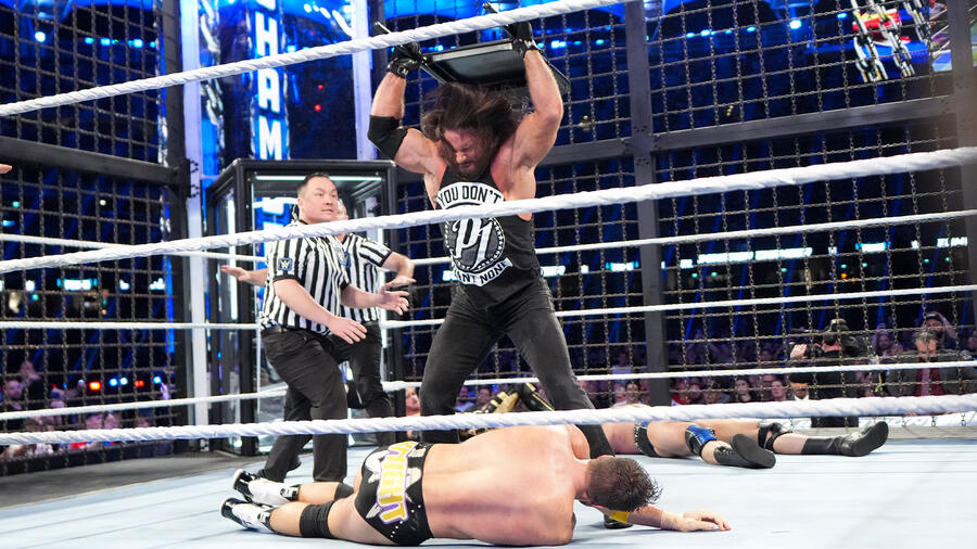 Hulk Hogan Pokes Fun at AJ Styles With New Photo