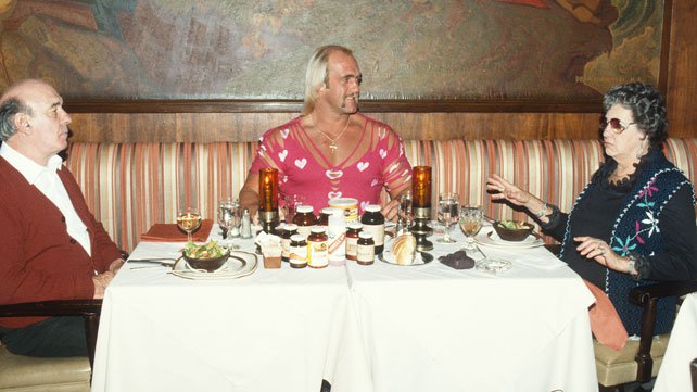 hulk_hogan_wwe_title_win_dinner_with_parents_article.jpg