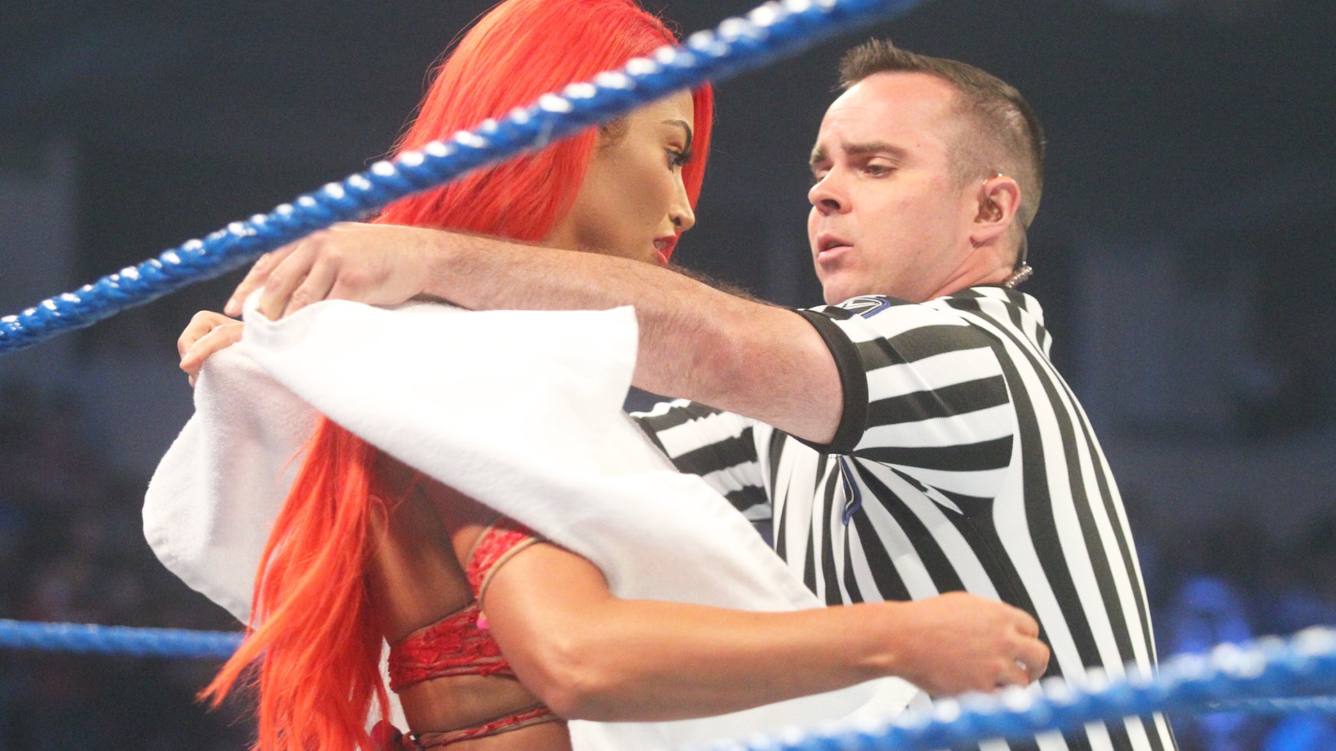 Becky Lynch Vs Eva Marie Resulted In A No Contest Alexa Bliss