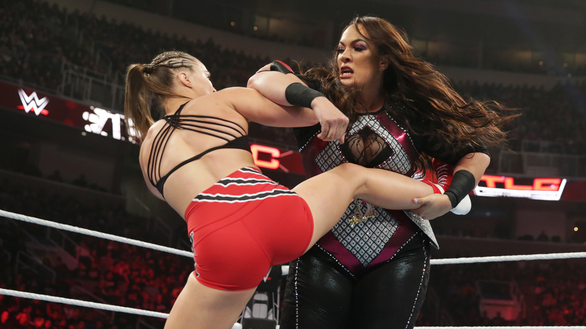 Nia Jax uses raw power to counter Ronda Rousey s fast paced offense WWE TLC 2018 WWE Network Exclusive