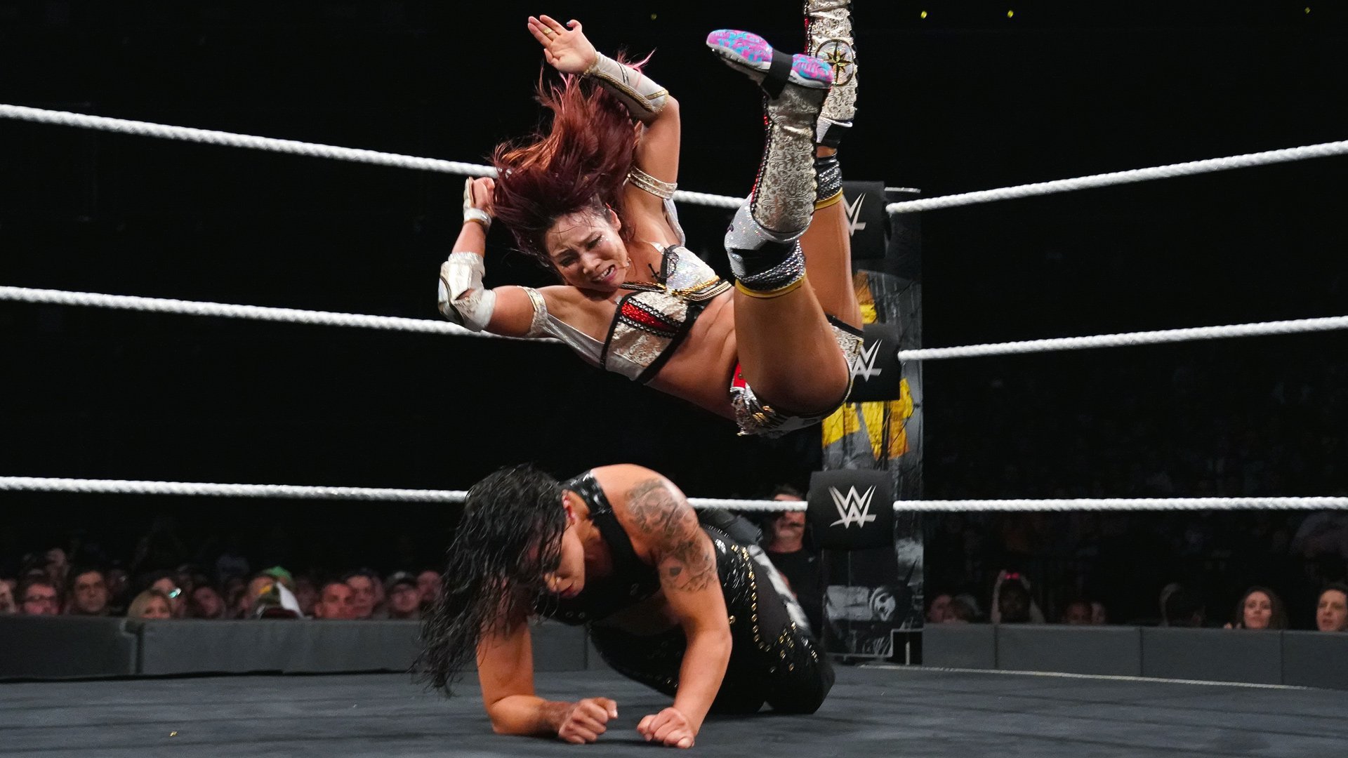 Kairi Sane drops TWO InSane Elbows on Shayna Baszler: NXT TakeOver:  Brooklyn IV (WWE Network Exclusive)