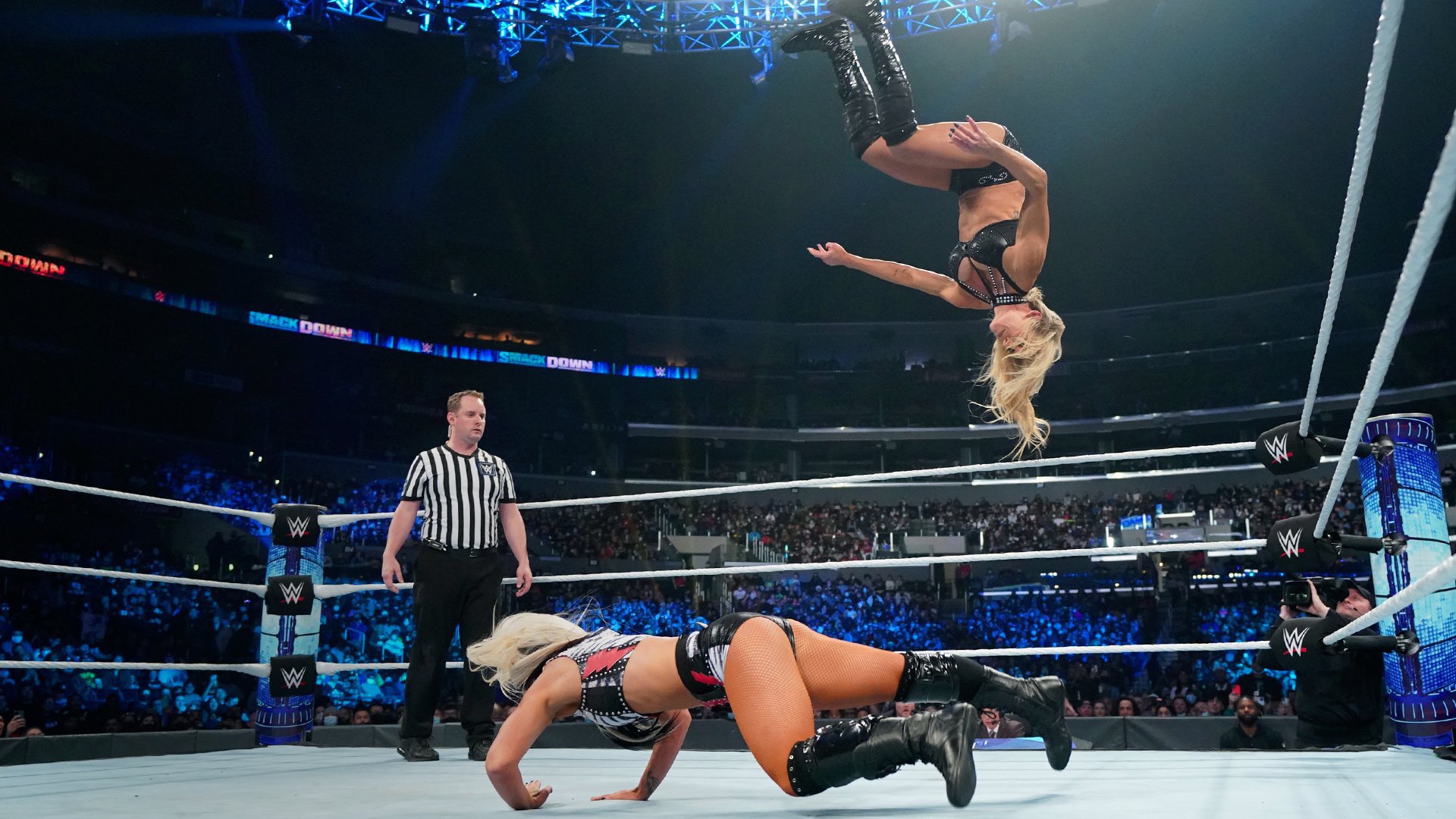 Toni Storm vs. Charlotte Flair: SmackDown, Dec. 10, 2021