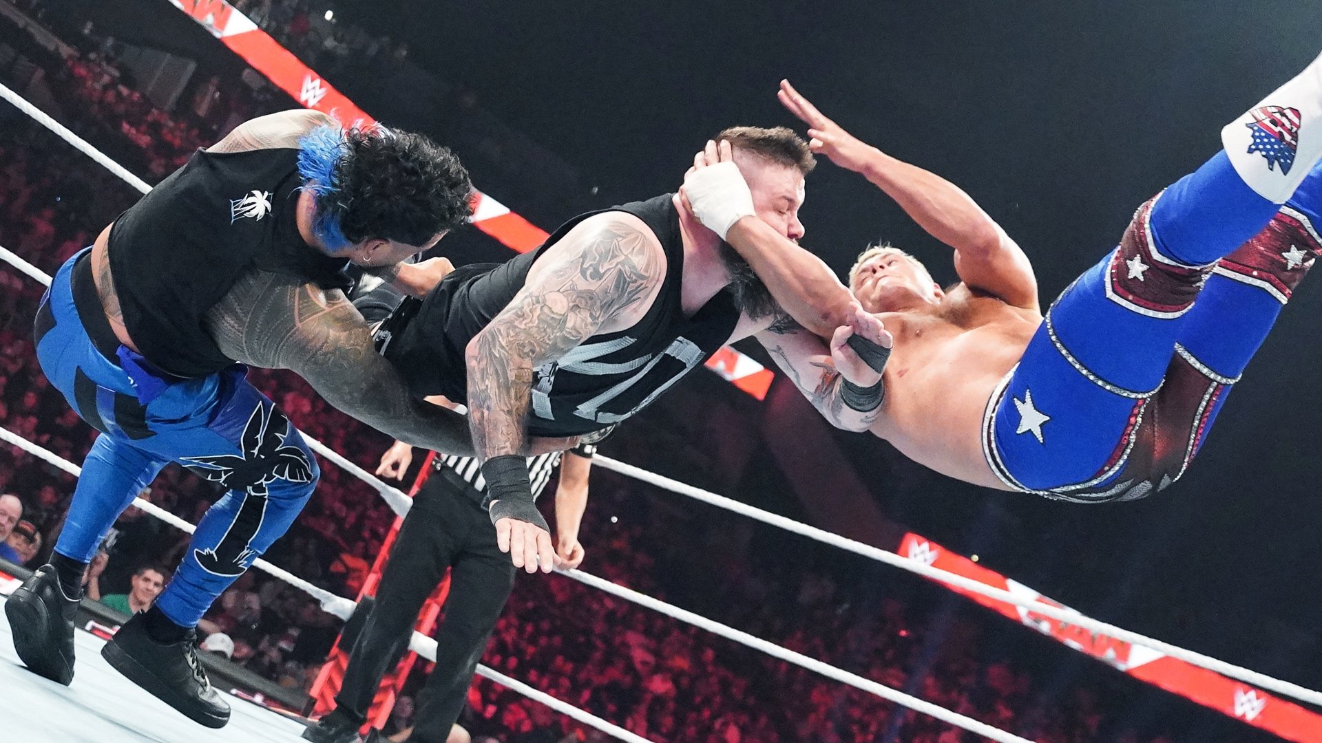 Josh Reddick gets a trim, beard-off with WWE's Daniel Bryan in