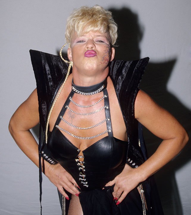 Luna Vachon. 