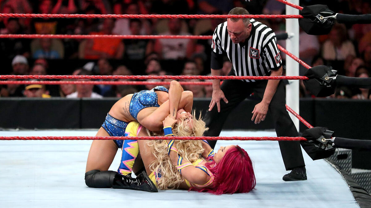 Charlotte vs. Sasha Banks - WWE Women's Championship Match: photos | WWE