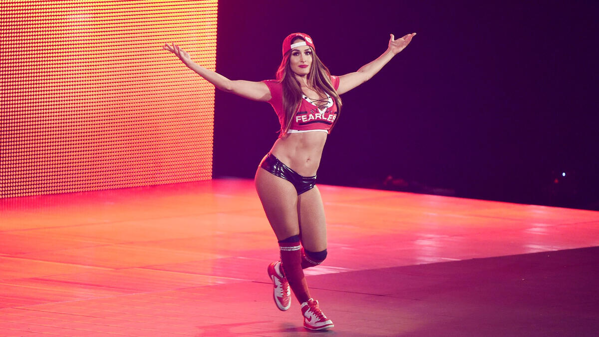 Becky Lynch, Naomi & Carmella vs. Natalya, Alexa Bliss & Nikki Bella:  photos | WWE