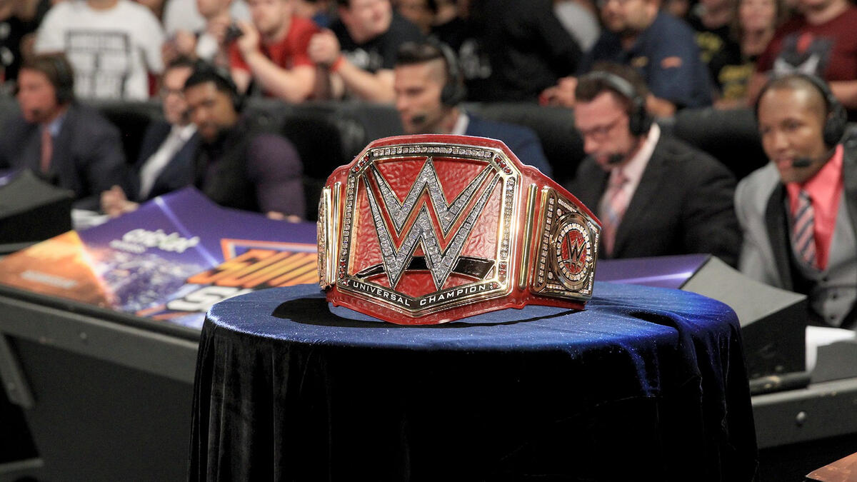 Finn Bálor vs. Seth Rollins – WWE Universal Championship Match: photos ...