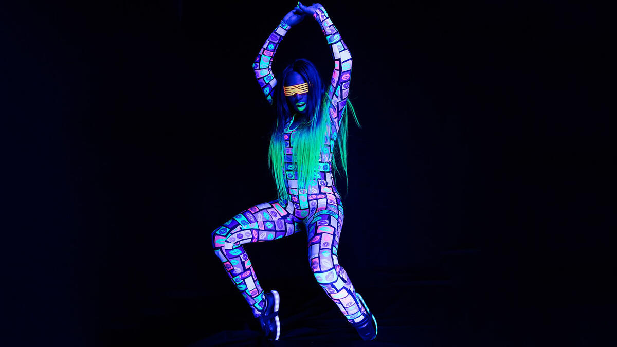 Naomi feels The Glow: photos | WWE