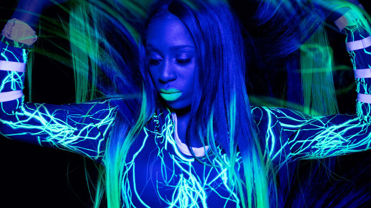 Naomi feels The Glow: photos | WWE