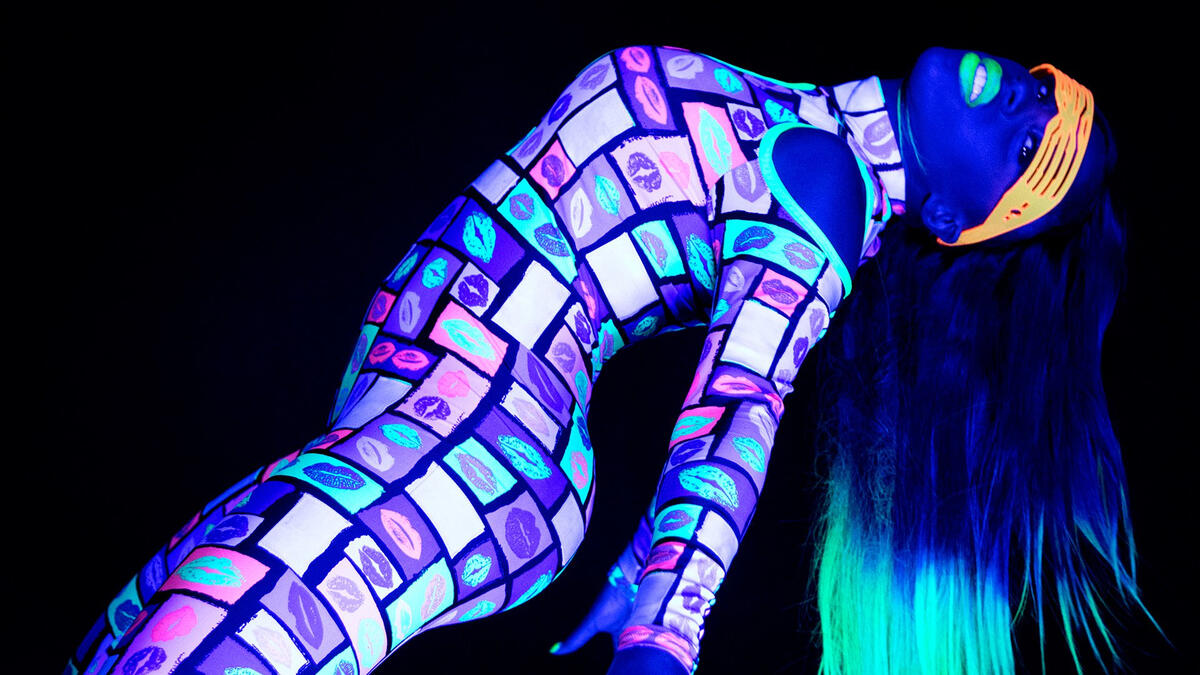 Naomi feels The Glow: photos | WWE