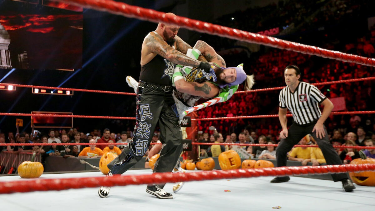 Enzo Amore vs. Luke Gallows – Trick or Street Fight: photos | WWE