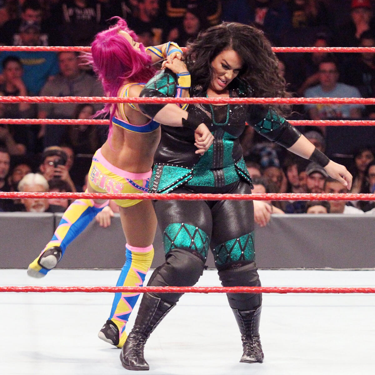 Sasha Banks & Charlotte Flair vs. Alicia Fox & Nia Jax: photos | WWE