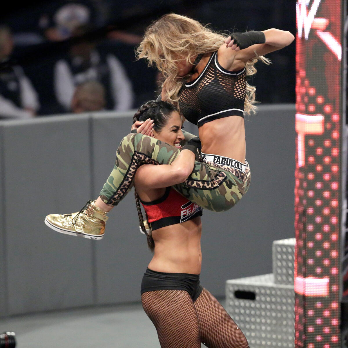 Nikki Bella vs. Carmella – No Disqualification Match: photos | WWE