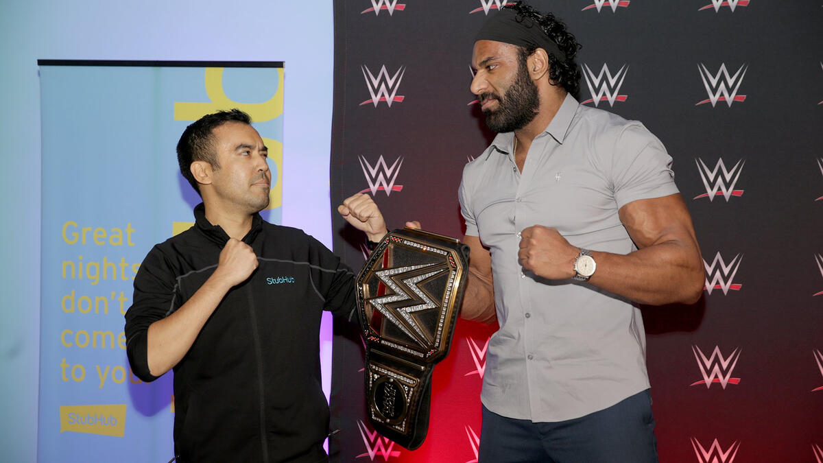 Jinder Mahal signs autographs at Stub Hub in New York City: photos | WWE