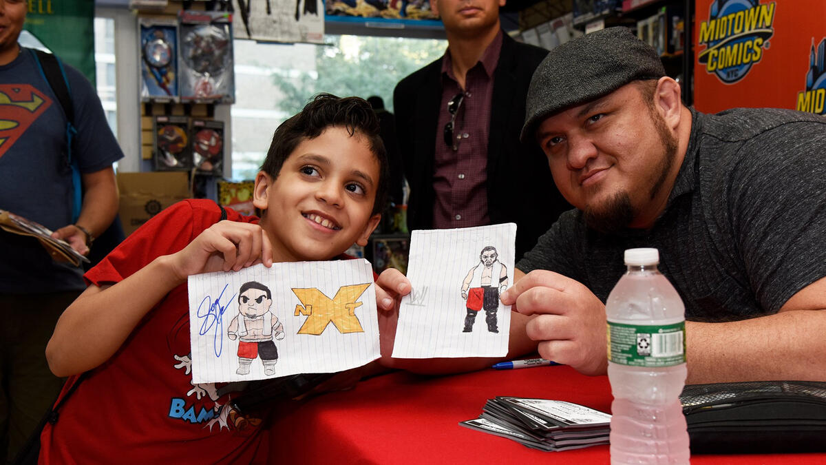 Samoa Joe signs autographs at New York's Midtown Comics: photos | WWE