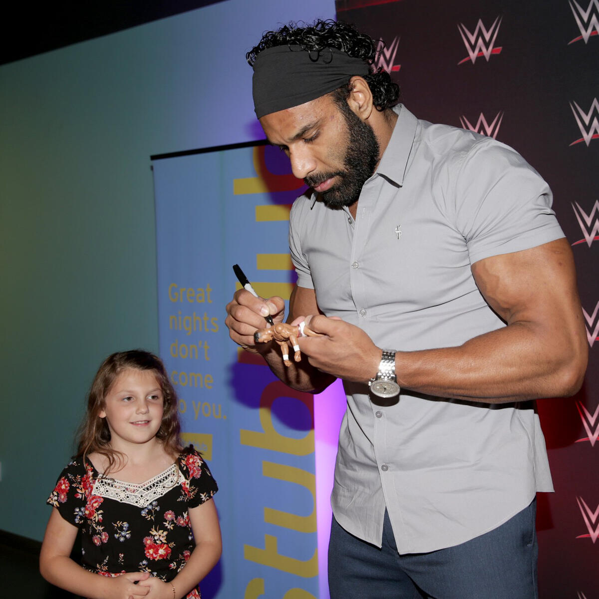 Jinder Mahal signs autographs at Stub Hub in New York City: photos | WWE