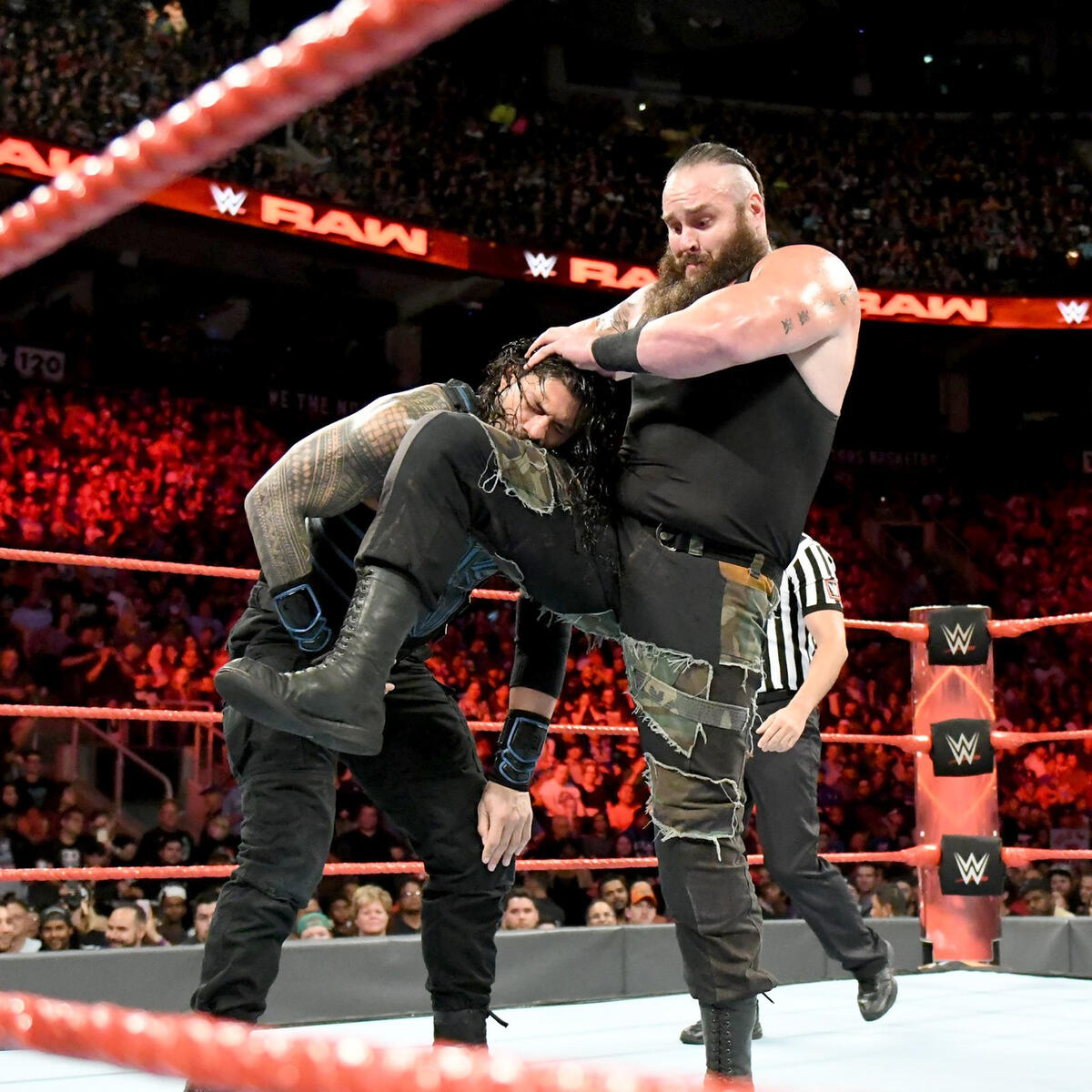 Roman Reigns vs. Braun Strowman – Last Man Standing Match: photos | WWE