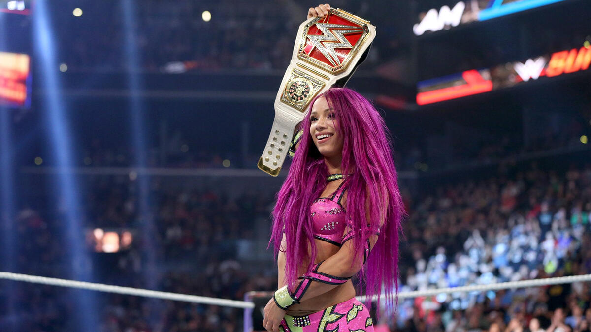 Sasha Banks picks up the submission victory to become the new Raw Women's Champion!