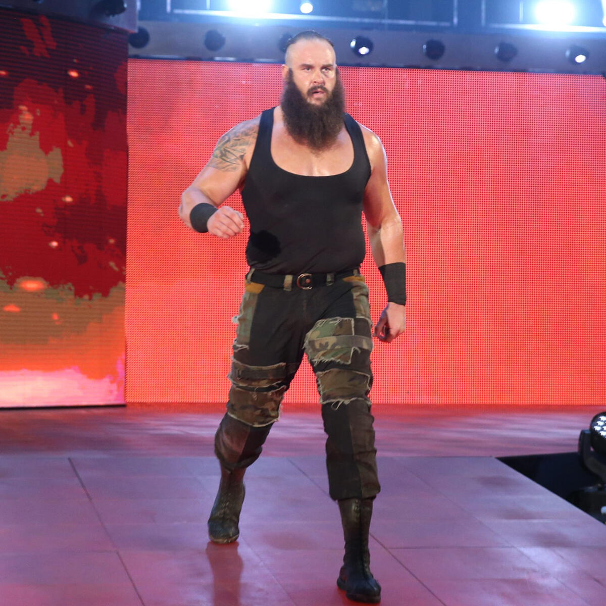 Dean Ambrose vs. Braun Strowman: photos | WWE