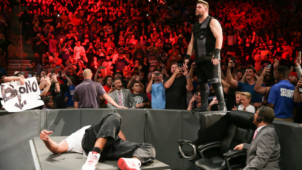 Shane Mcmahon Vs Kevin Owens Falls Count Anywhere Hell In A Cell Match Photos Wwe