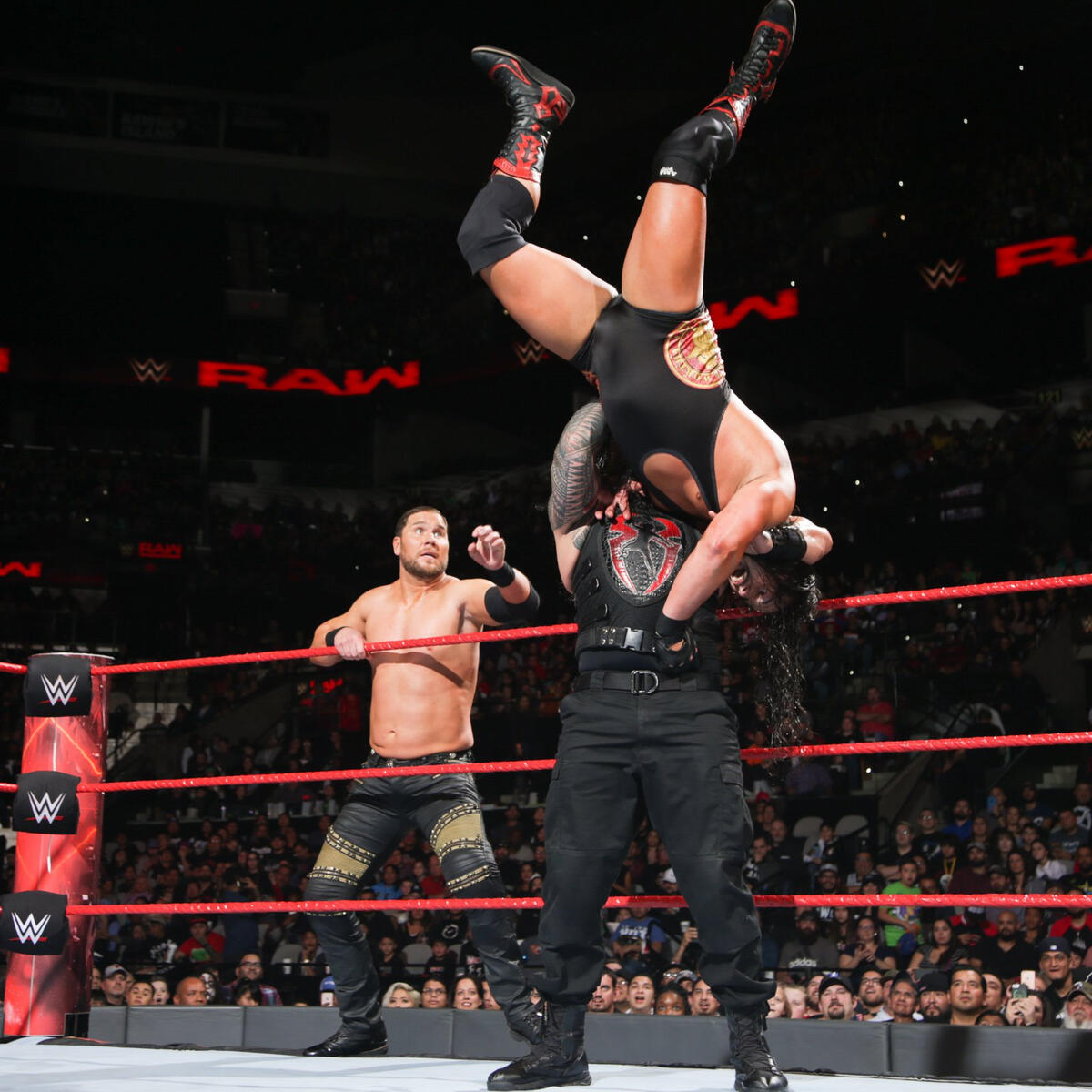 Roman Reigns vs. The Miztourage – 1-on-2 Handicap Match: photos | WWE