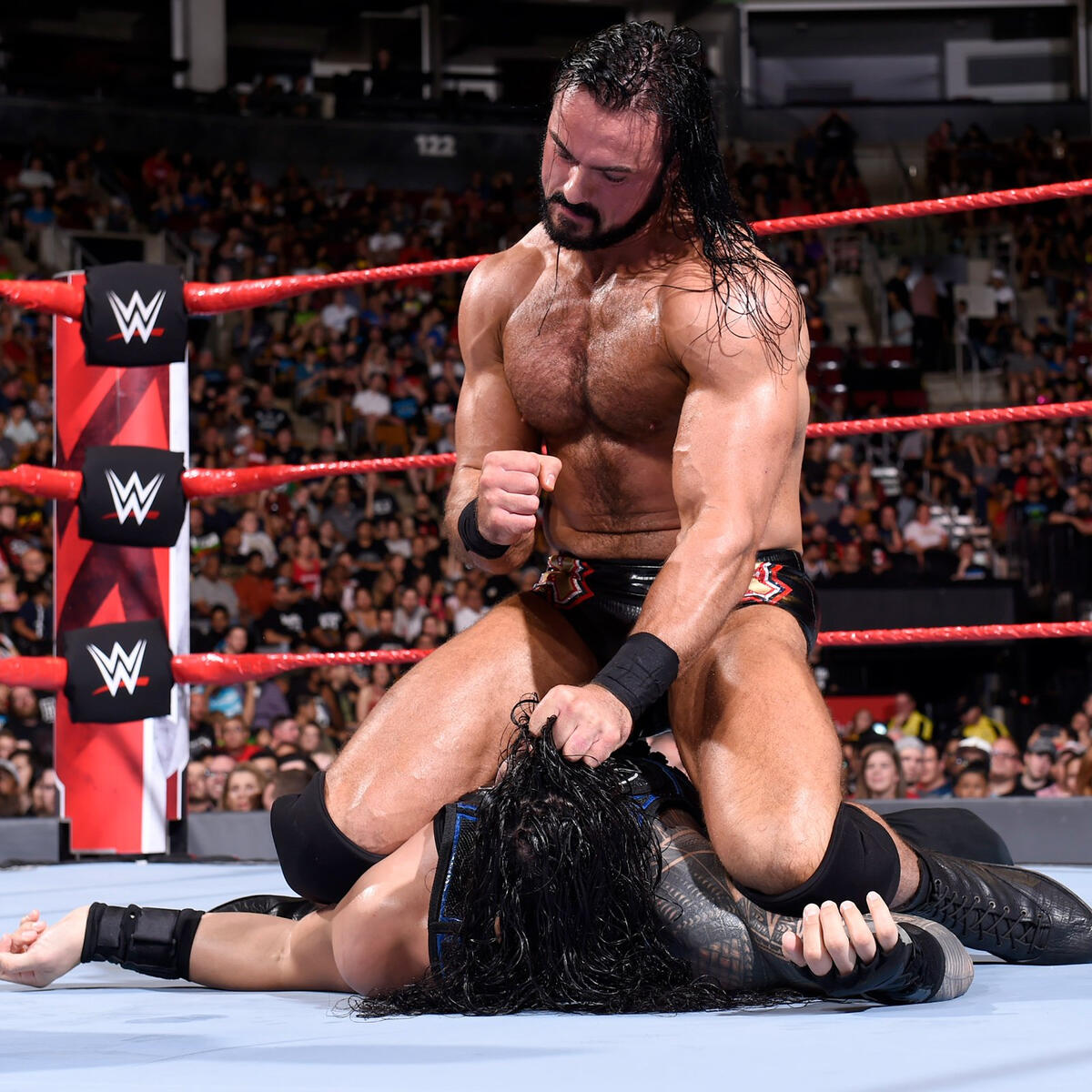 Roman Reigns & Braun Strowman vs. Dolph Ziggler & Drew McIntyre: photos ...