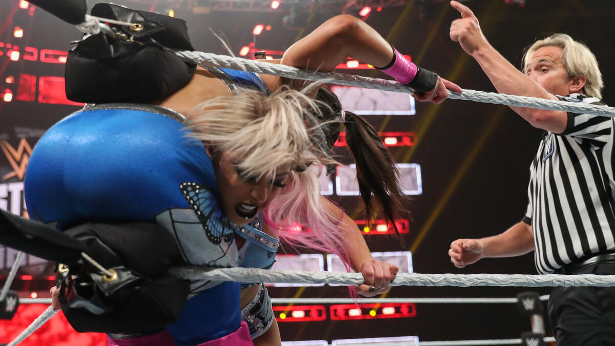 Bayley Vs Alexa Bliss Smackdown Womens Championship Match Photos Wwe