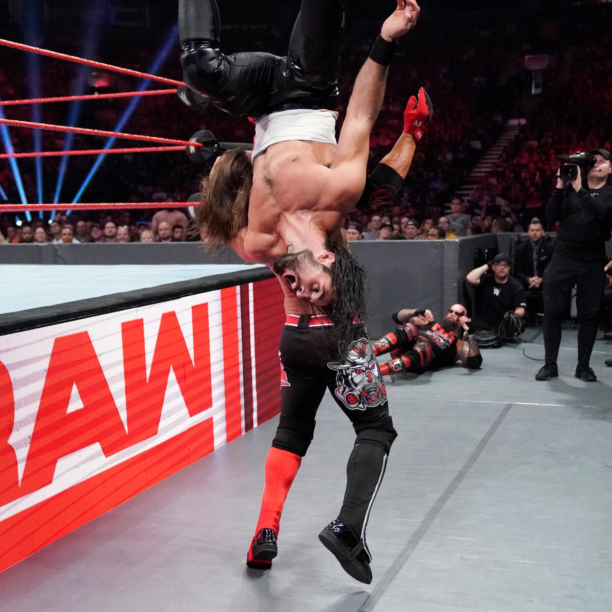 Seth Rollins vs. AJ Styles – Champion vs. Champion Match: photos | WWE