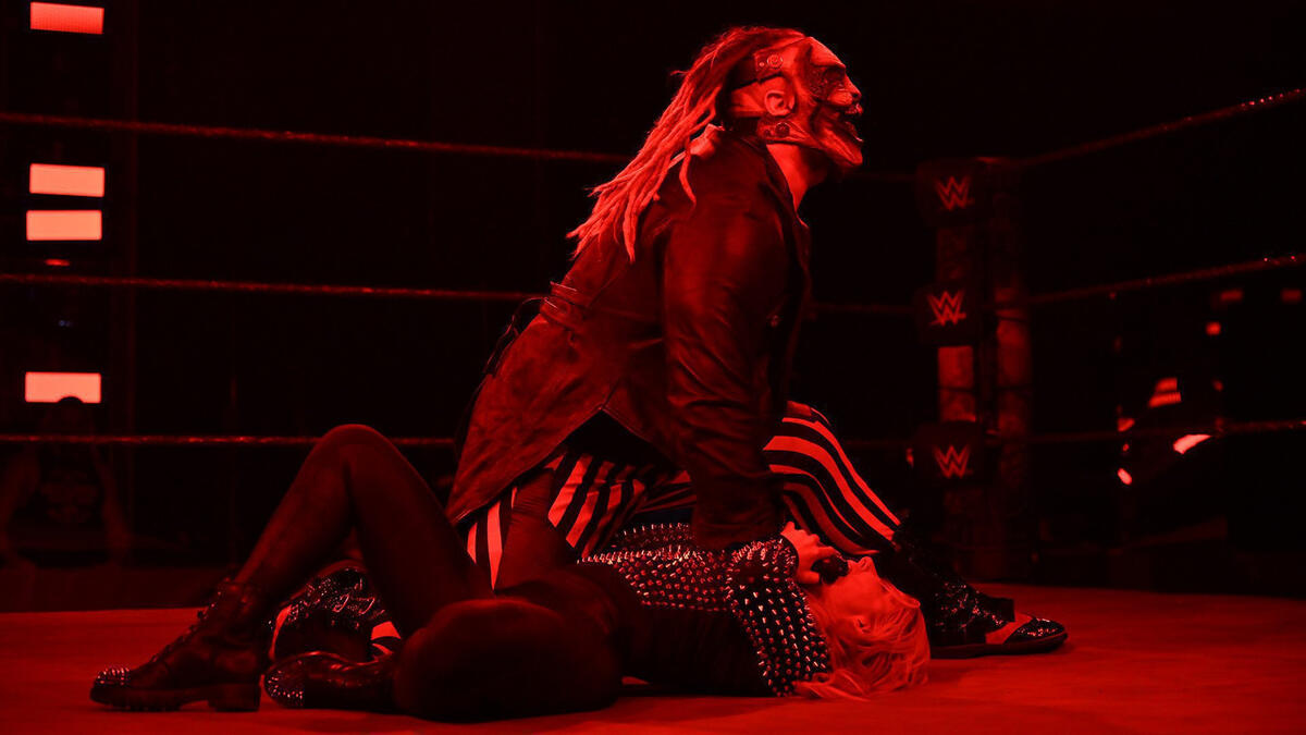 WWE Smackdown: The Fiend Bray Wyatt Attacks Alexa Bliss 2