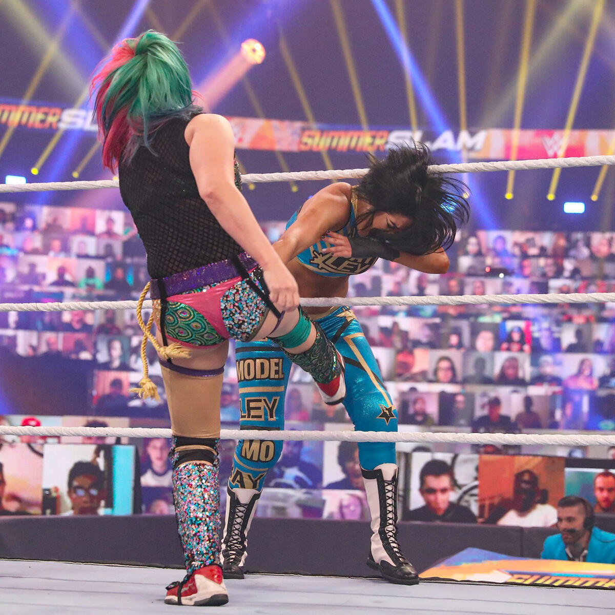 Bayley Vs. Asuka -- SmackDown Women's Championship Match: Photos | WWE