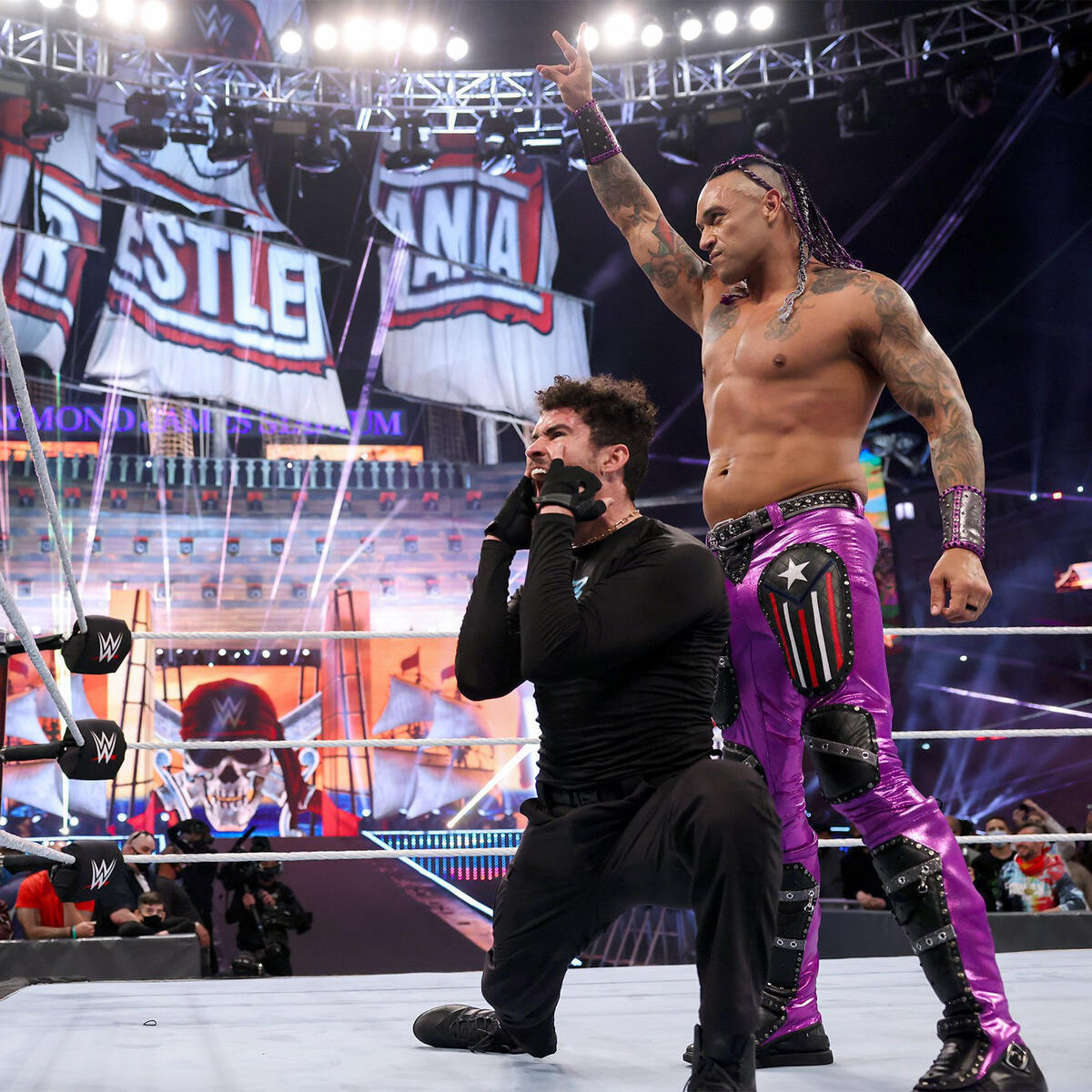 Tampa Bay wrestlers dominate WrestleMania men's world heavyweight