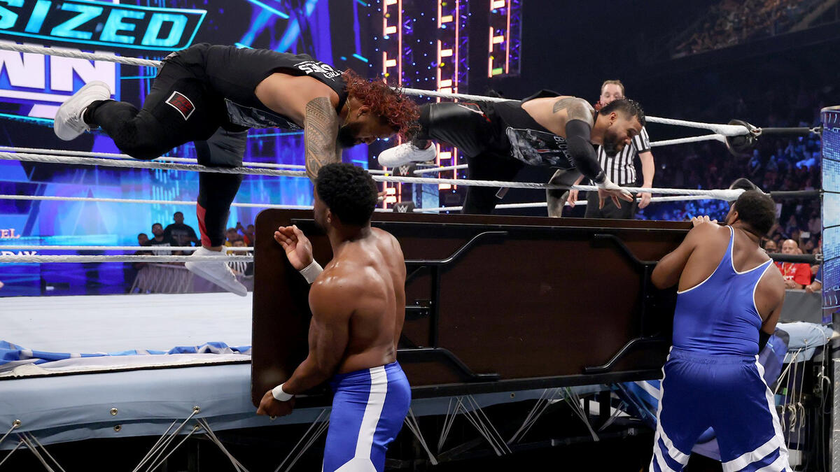 WWE Supersized Smackdown Results (15/10/21): Brock Lesnar; Banks vs. Lynch; Title Match 3