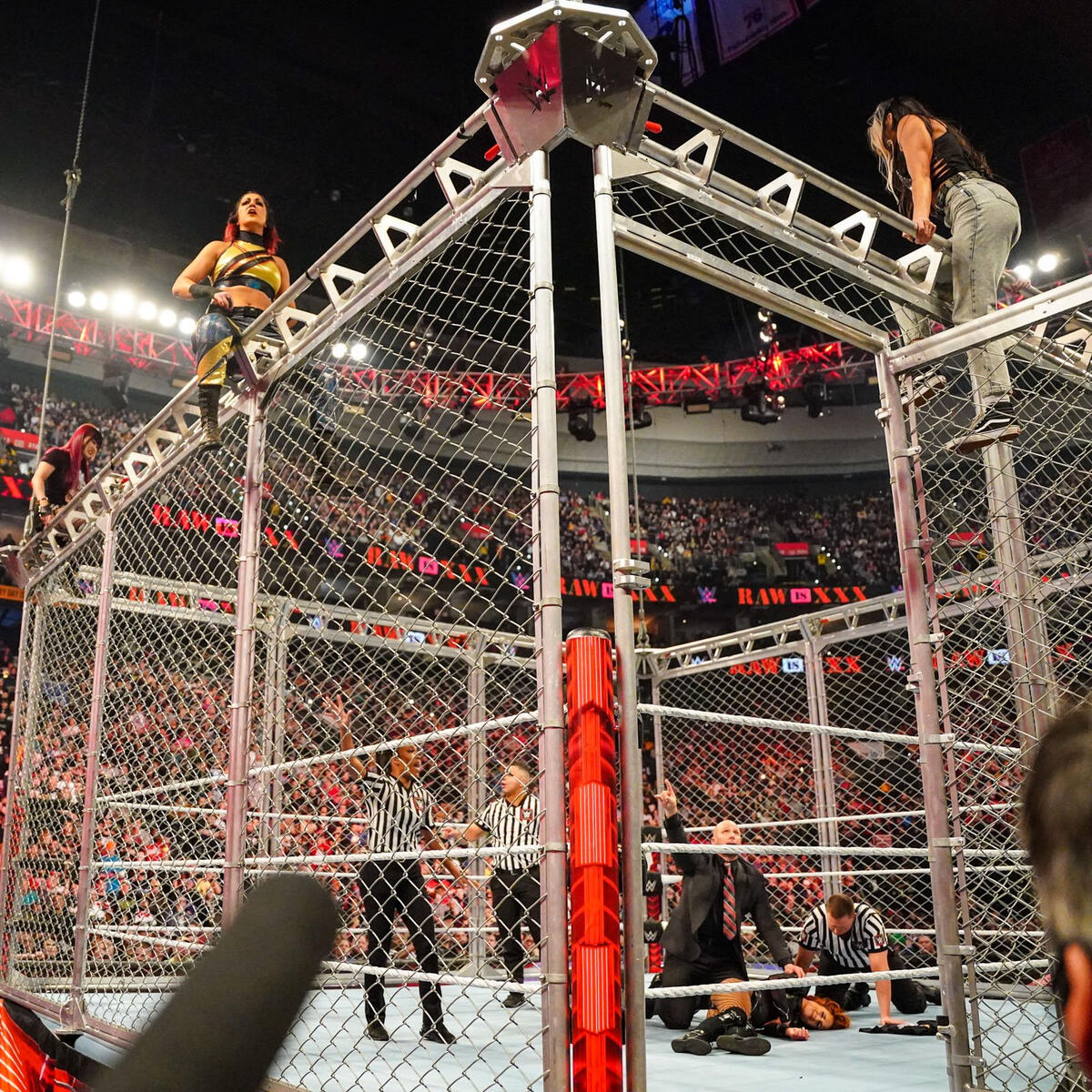 Details On Why Cage Match On WWE Raw XXX Was Cut Short, Original Plan