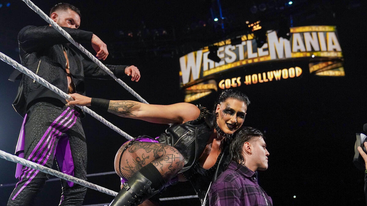 Edge & Beth Phoenix vs. Finn Bálor & Rhea Ripley: photos | WWE