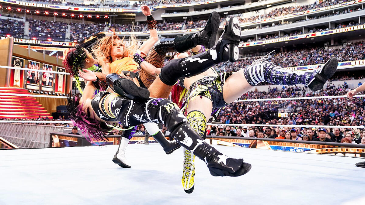 Becky Lynch, Lita, And Trish Stratus Beat Damage CTRL At WrestleMania 39 -  Wrestlezone