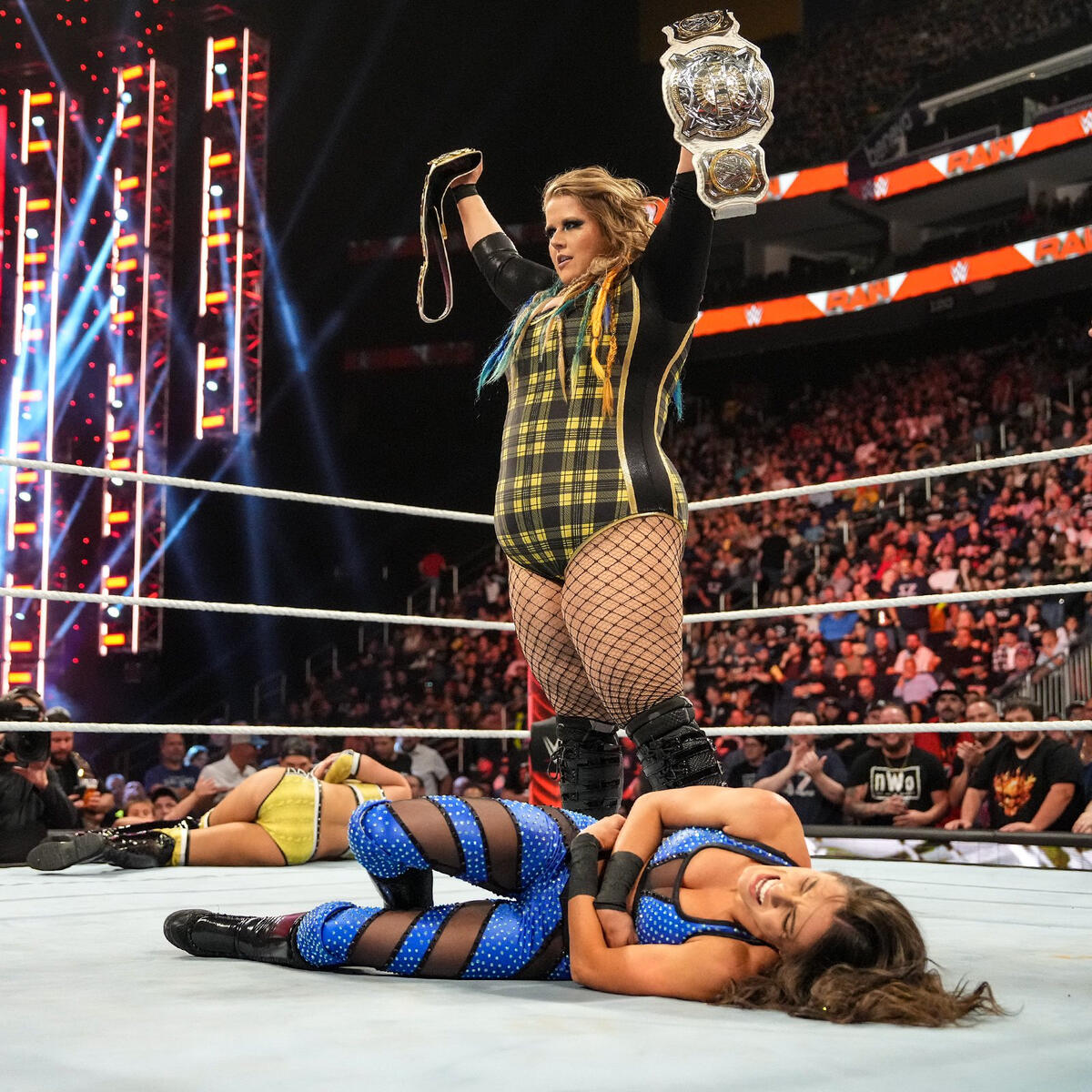Becky Lynch Reacts To Steel Cage Match At WWE Payback - We Crushed It –  TJR Wrestling