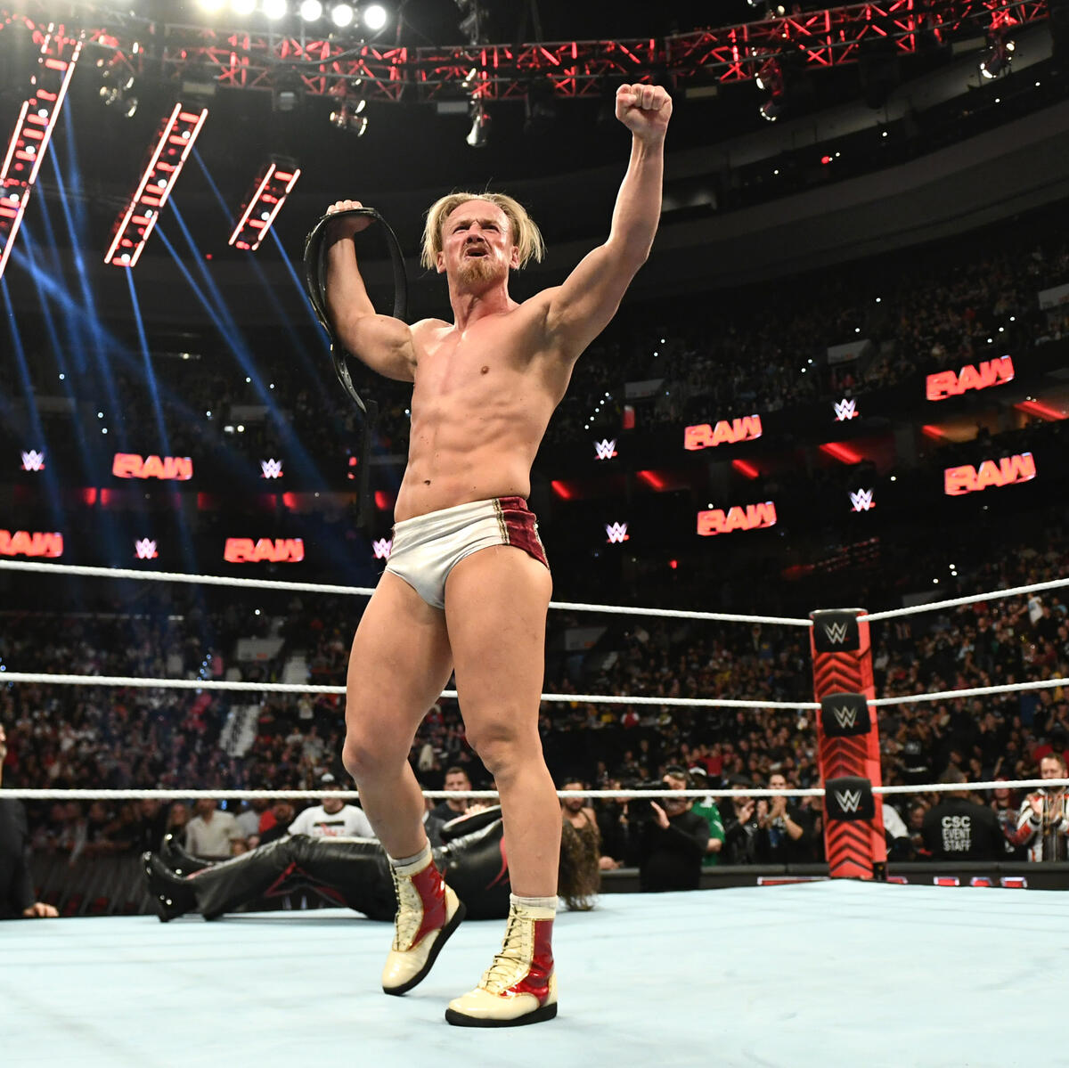 WWE MONDAY NIGHT RAW 08 de Abril del 2024