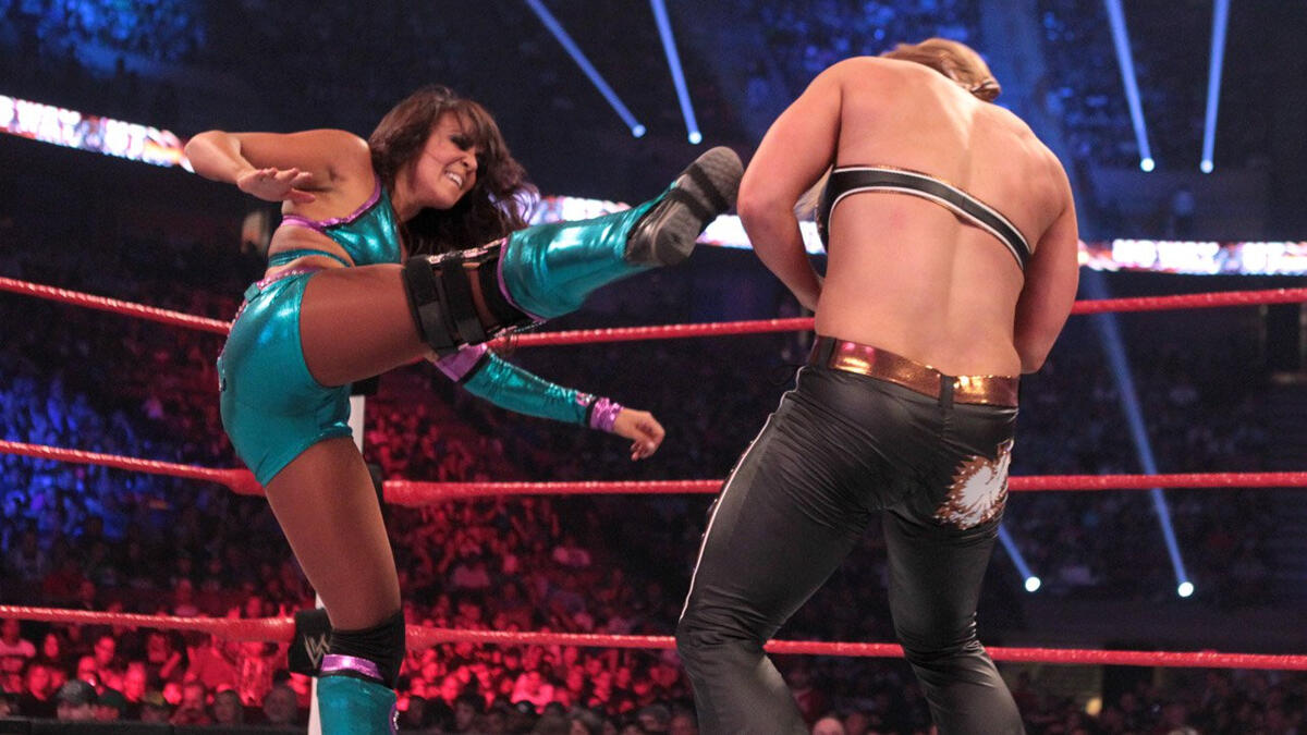 Layla vs. Beth Phoenix - Divas Championship Match: photos | WWE