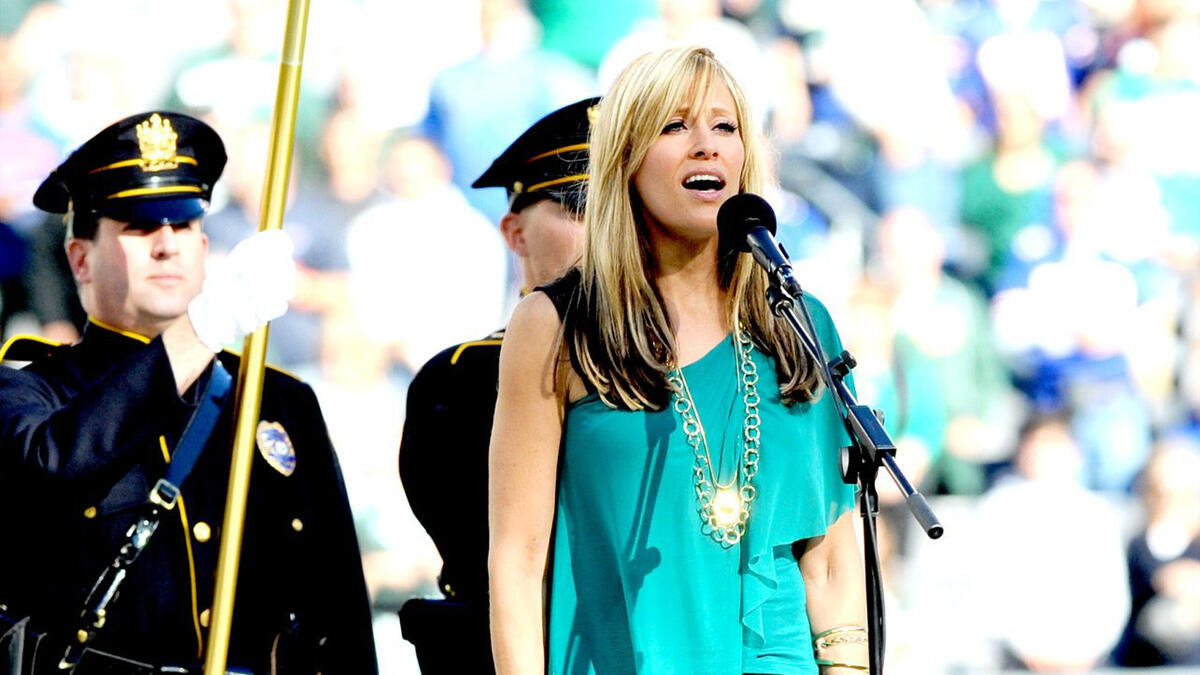 Lilian Garcia Sings The National Anthem Before The New York Jets Buffalo Bills Game Photos Wwe 0736