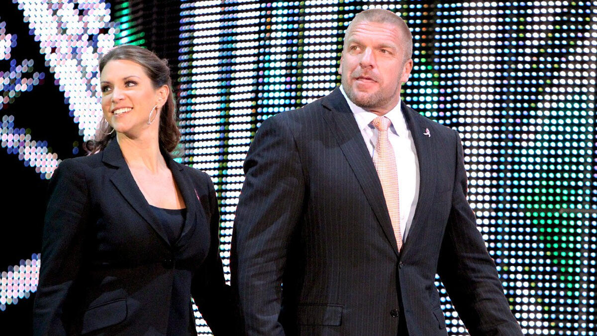 Big Show interrupts Triple H and Stephanie McMahon: photos | WWE