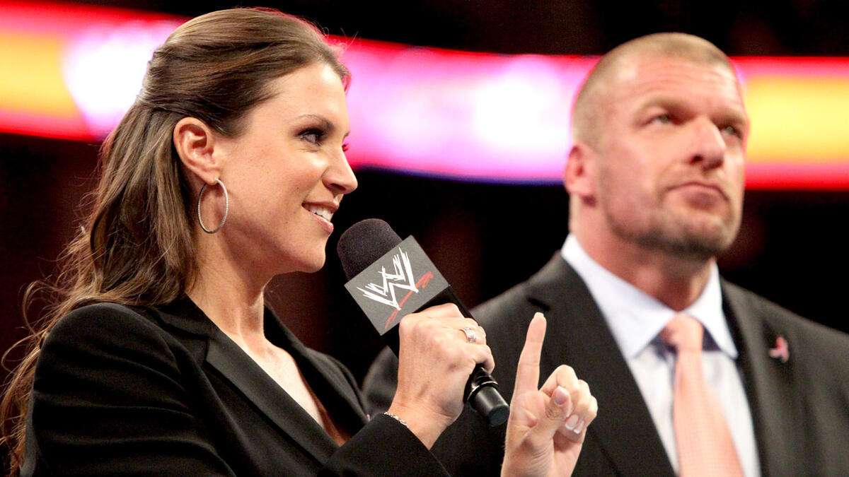 Big Show interrupts Triple H and Stephanie McMahon: photos | WWE