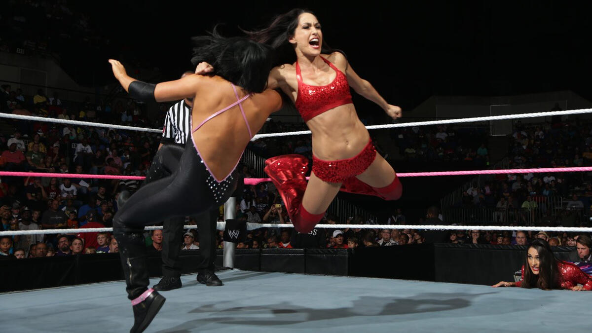 Nikki Bella vs. Aksana: photos