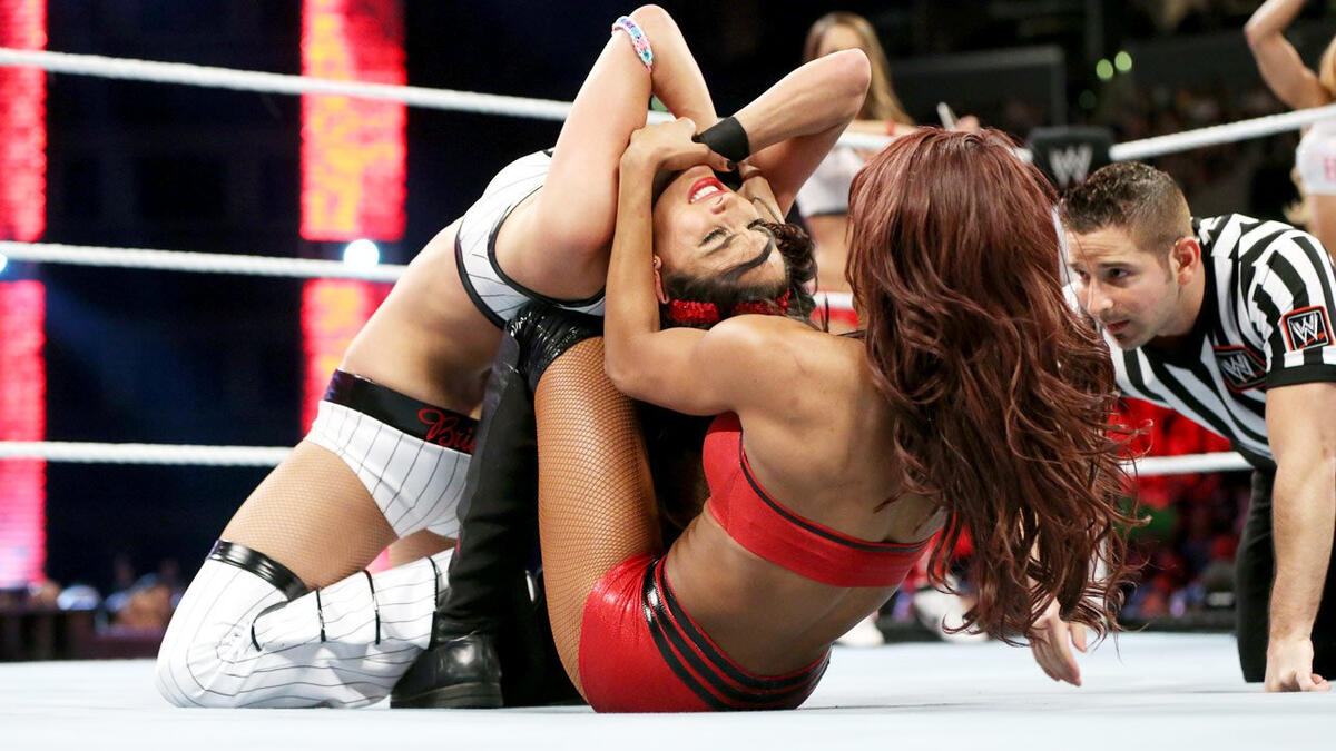 Cameron & The Bella Twins vs. AJ Lee, Alicia Fox & Aksana: photos | WWE