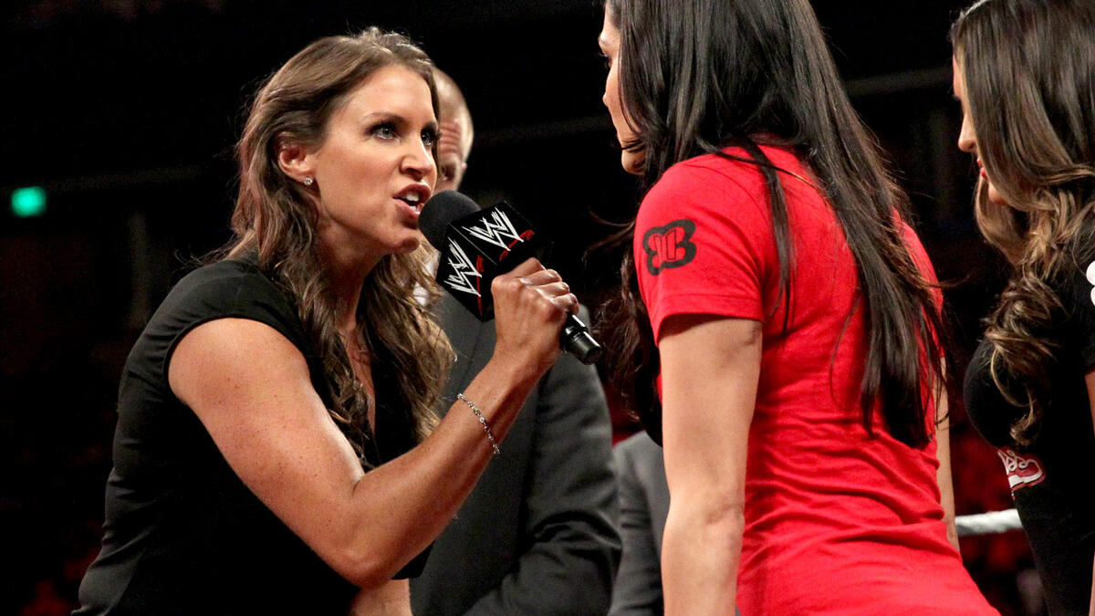 Brie Bella vs. Stephanie McMahon SummerSlam Match contract signing ...